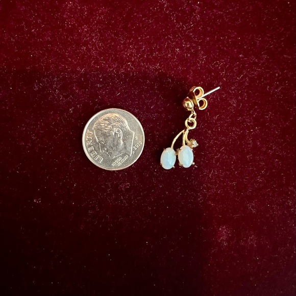 Vintage Opalite Cluster Earrings - Picture 6 of 6